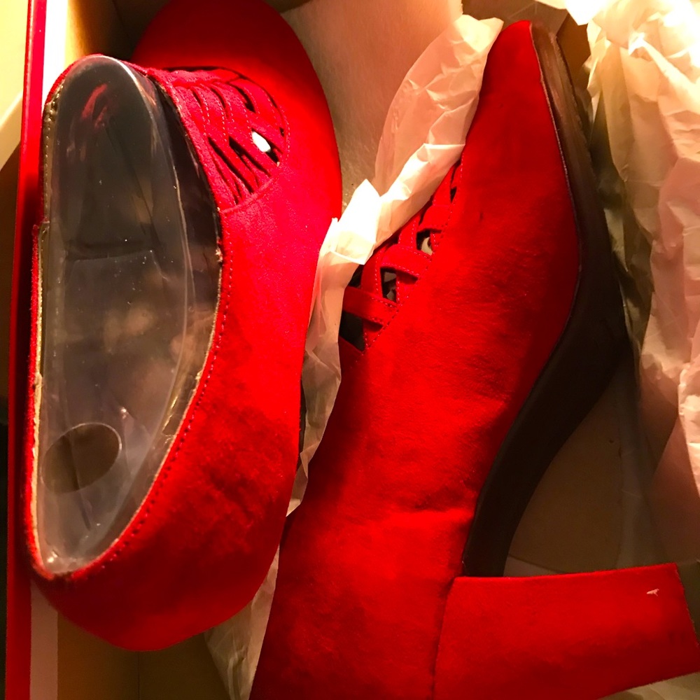 AEROSOLES    Red Suede Women’s  Boots